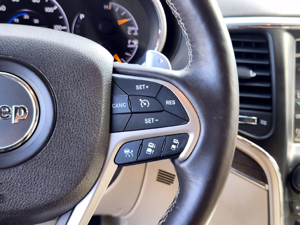 Used 2015 Jeep Grand Cherokee Overland w/ Advanced Technology Group AWD/4WD image 31