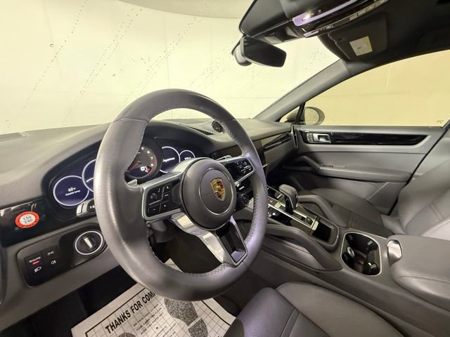 Used 2023 Porsche Cayenne Platinum Edition image 6