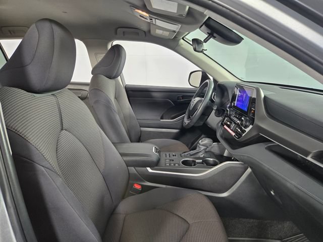 Used 2024 Toyota Highlander LE AWD/4WD image 15
