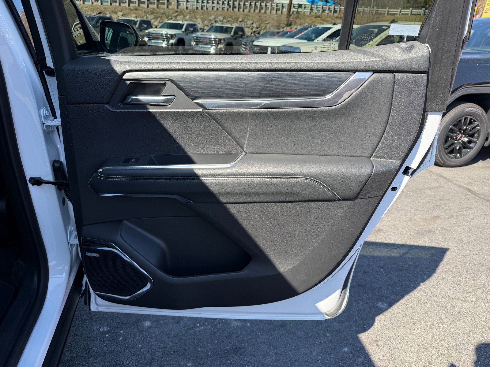 Used 2025 GMC Acadia Elevation image 21