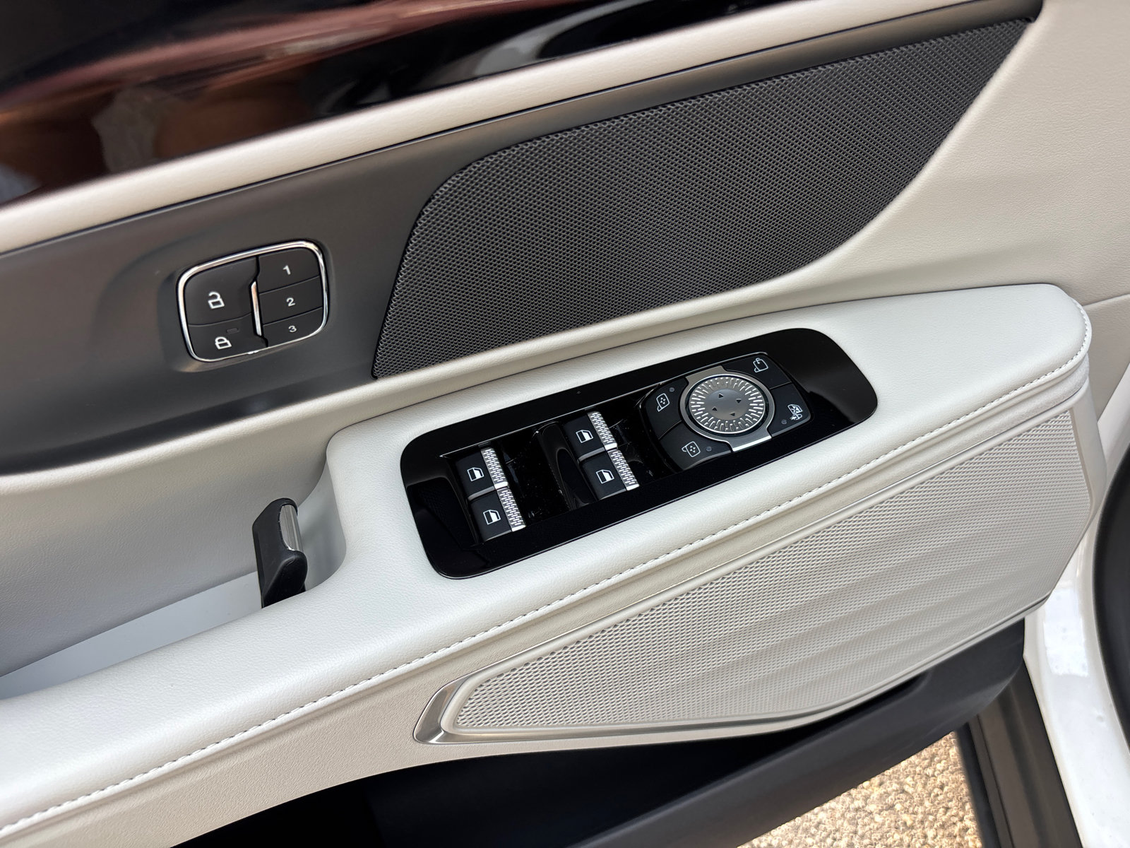New 2026 Lincoln Nautilus Premier AWD/4WD image 13