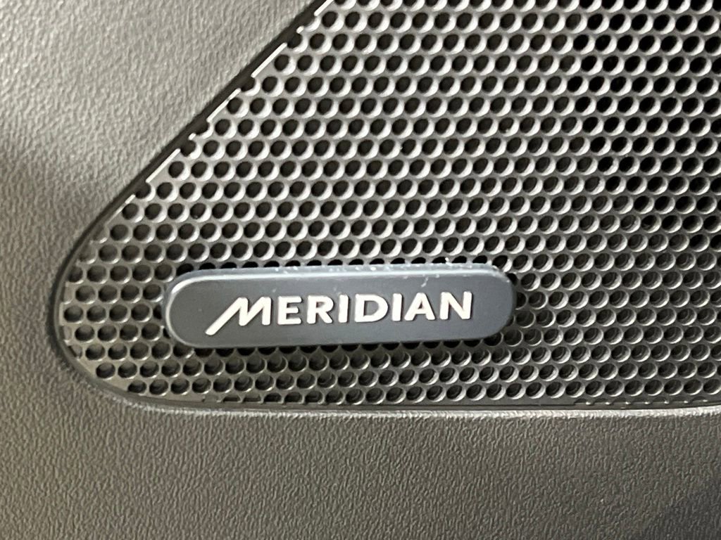 Used 2017 Jaguar F-PACE Premium image 23