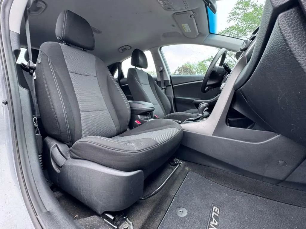 Used 2017 Hyundai Elantra GT FWD image 11