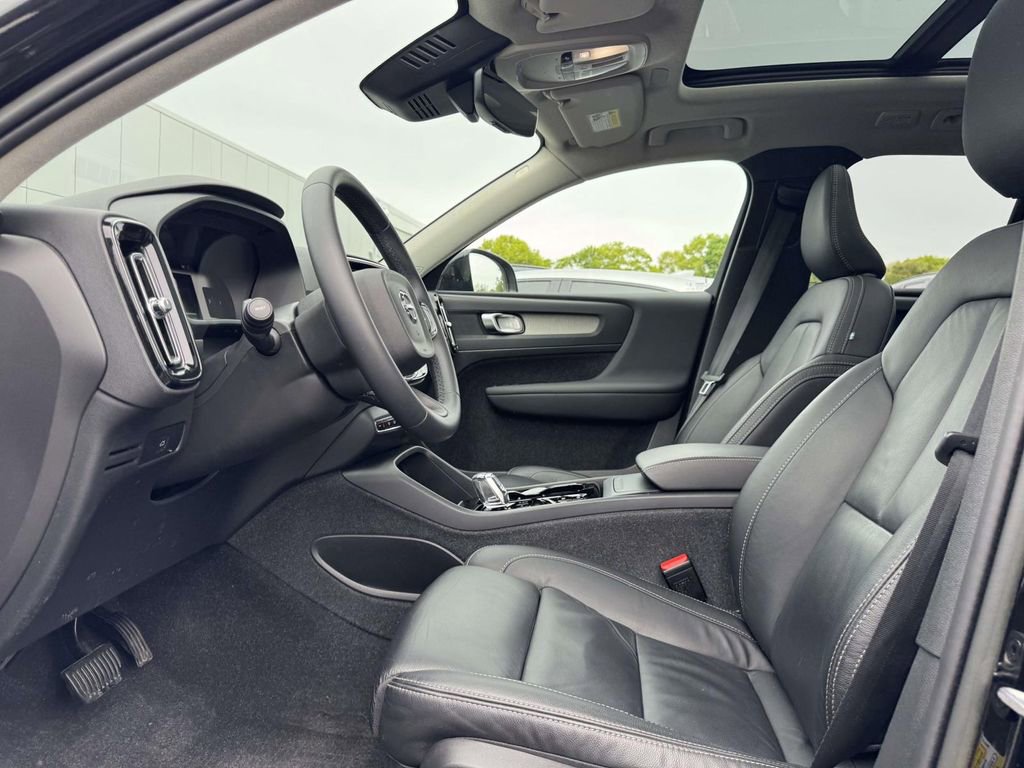 Used 2023 Volvo XC40 B5 Plus w/ Protection Package AWD/4WD image 14