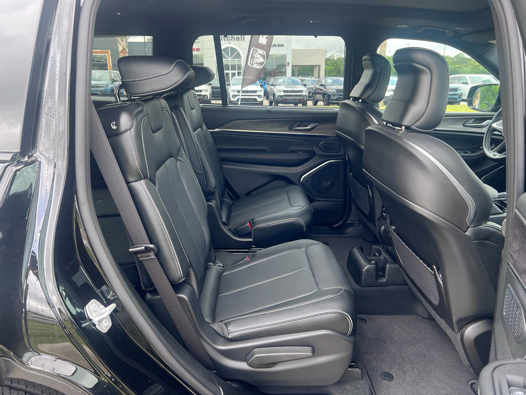 Certified 2025 Jeep Grand Cherokee L Overland w/ Advanced Protech Group III AWD/4WD image 10