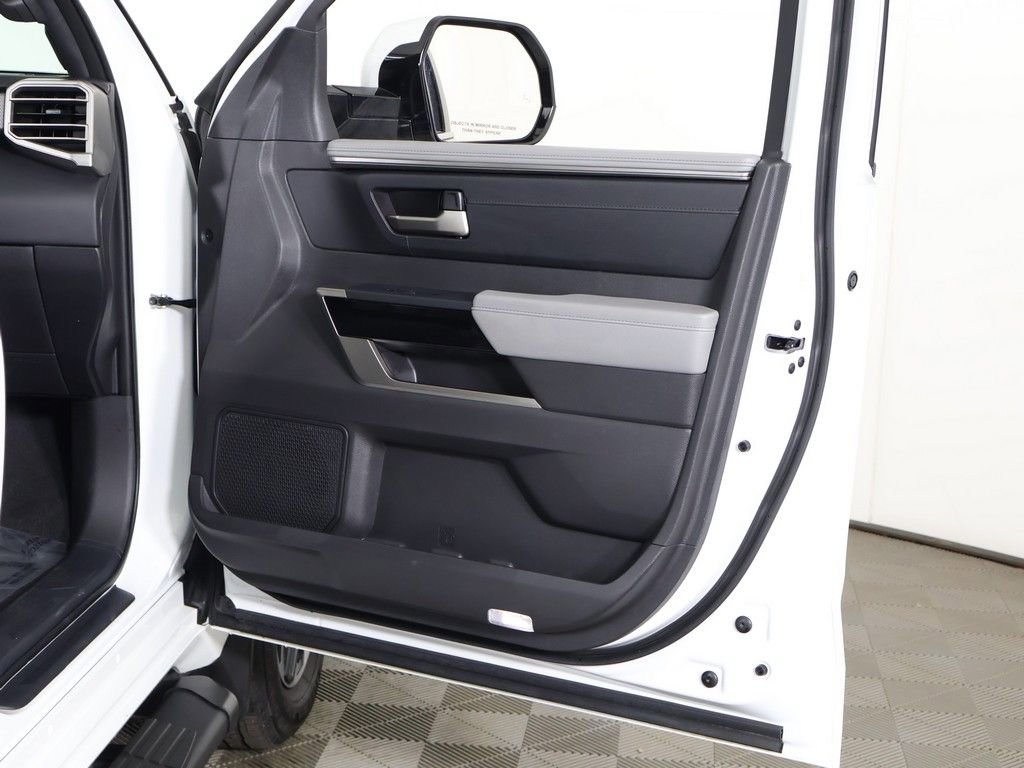 Used 2025 Toyota Tundra Limited AWD/4WD image 25