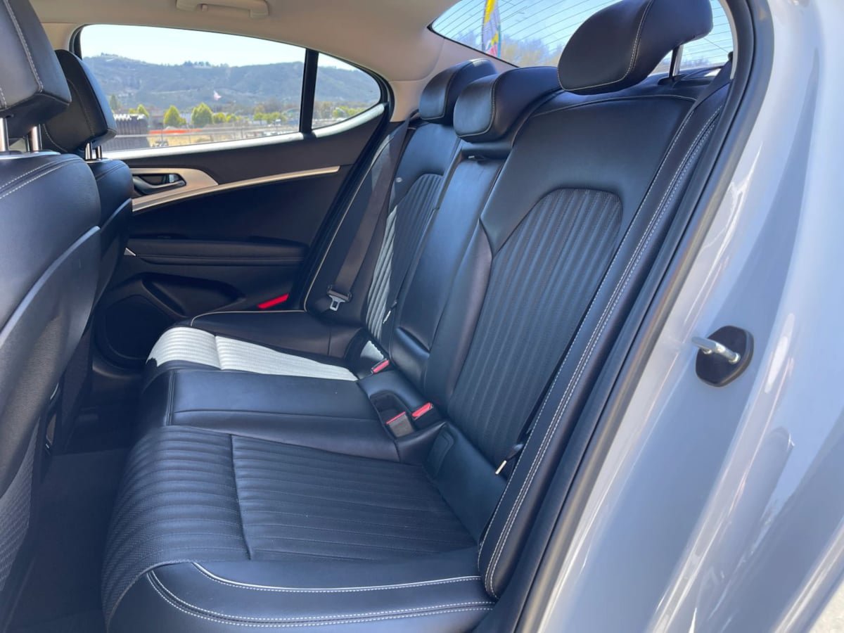 Used 2022 Genesis G70 2.0T w/ Prestige Package RWD image 20