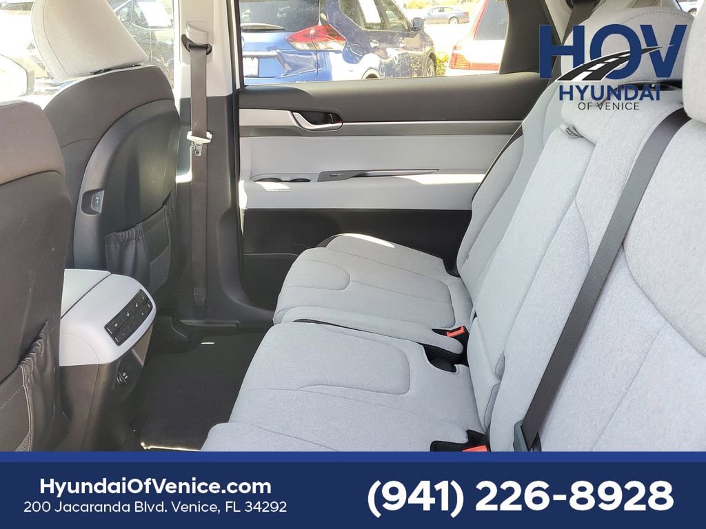 Used 2023 Hyundai Palisade SE image 17