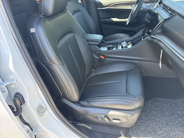 New 2026 Jeep Grand Cherokee Limited AWD/4WD image 13