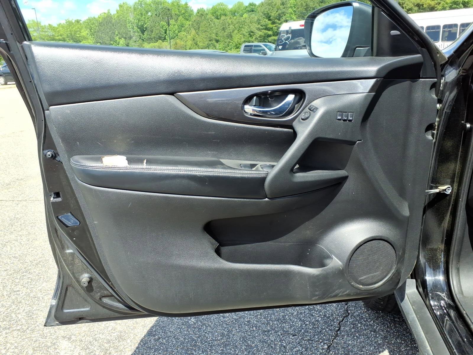 Used 2020 Nissan Rogue SV w/ Premium Package AWD/4WD image 4