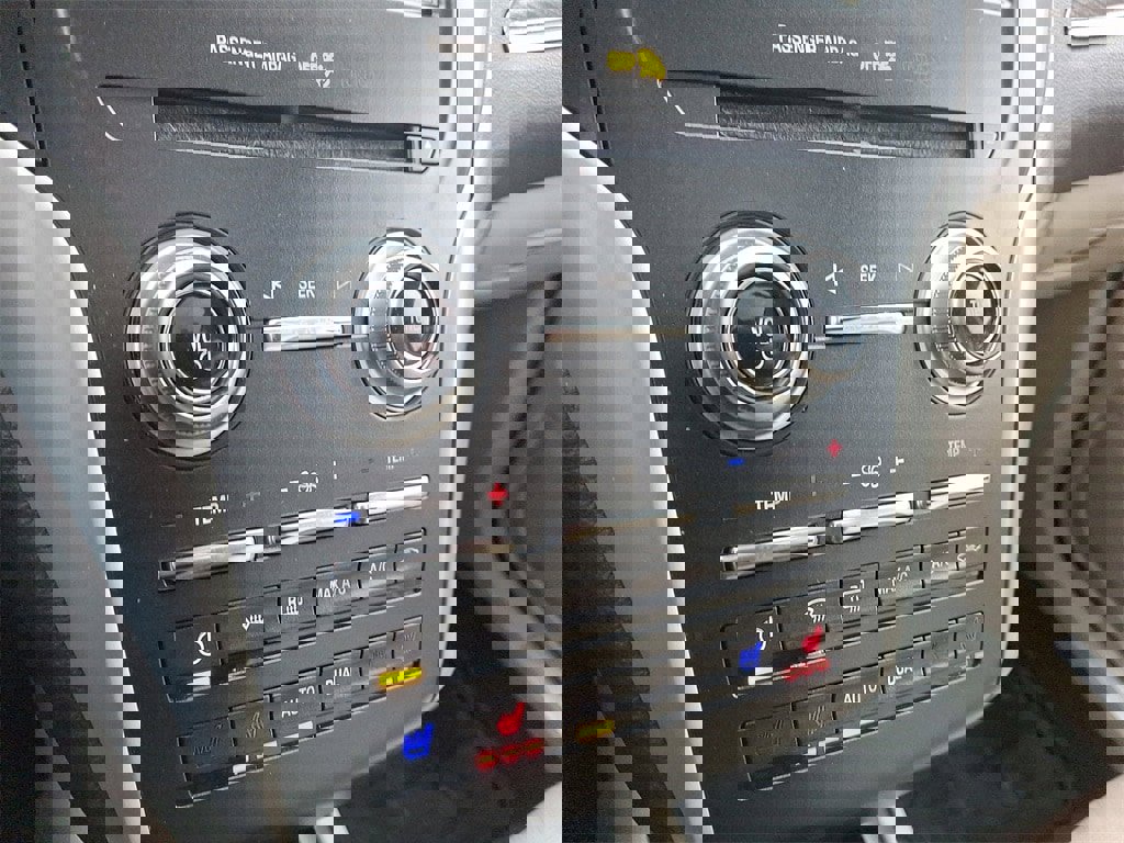 Used 2019 Lincoln MKC Reserve image 17