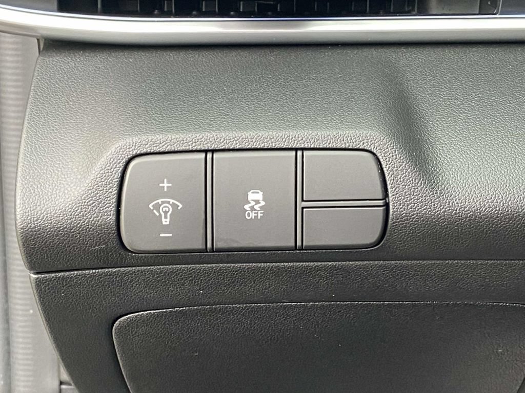 Used 2025 Hyundai Elantra Limited FWD image 29