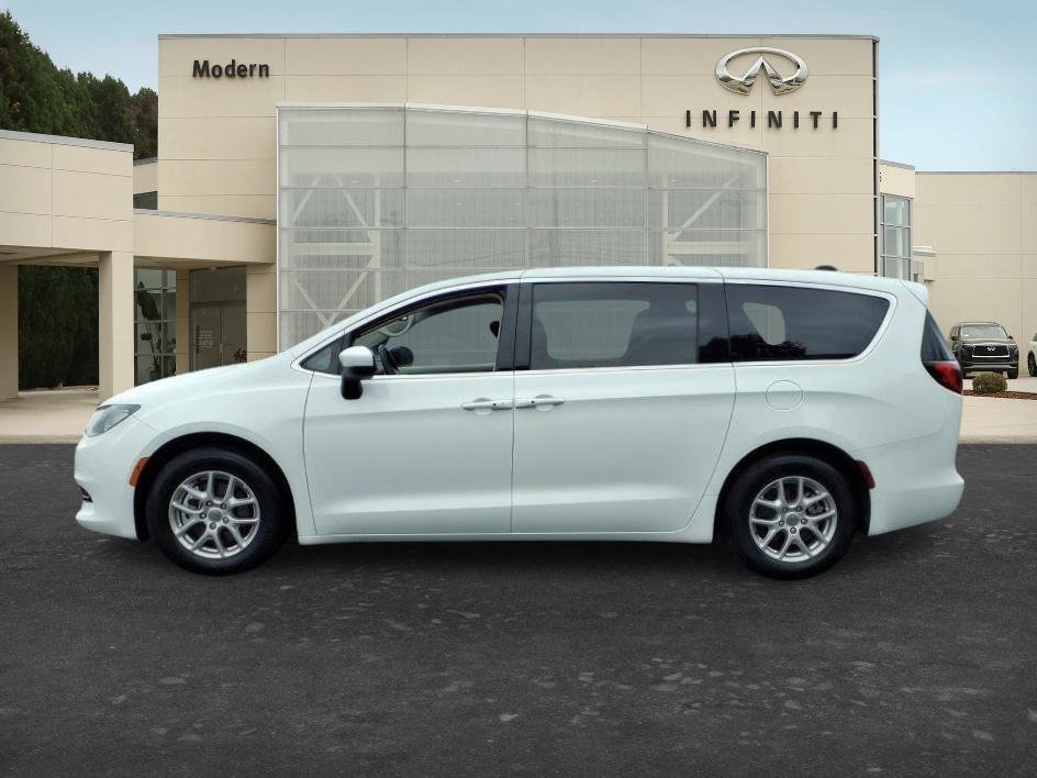 Used 2023 Chrysler Voyager LX FWD image 3