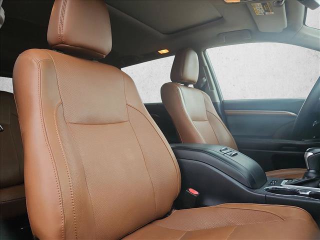 Used 2017 Toyota Highlander Limited FWD image 21