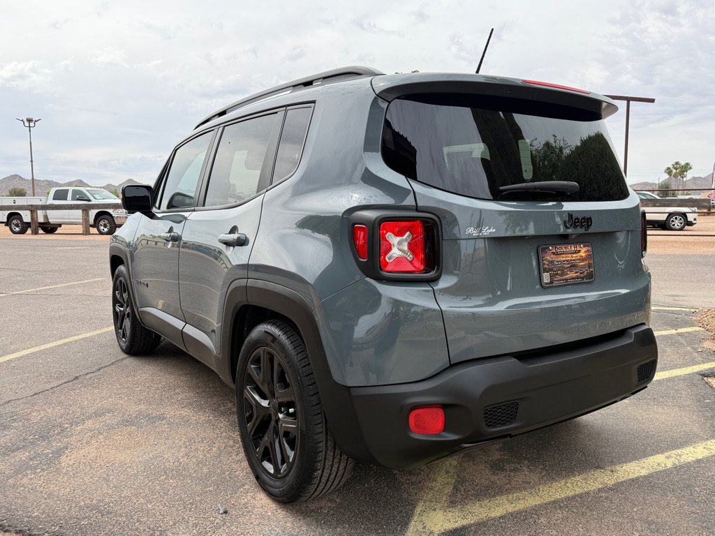 Used 2017 Jeep Renegade Altitude FWD image 5