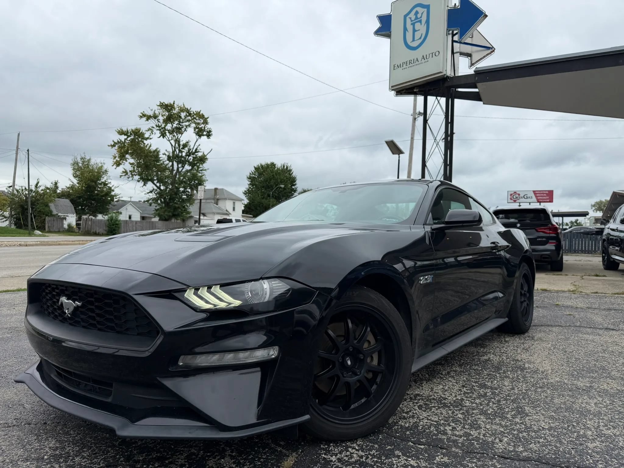 Used 2018 Ford Mustang Coupe RWD image 1