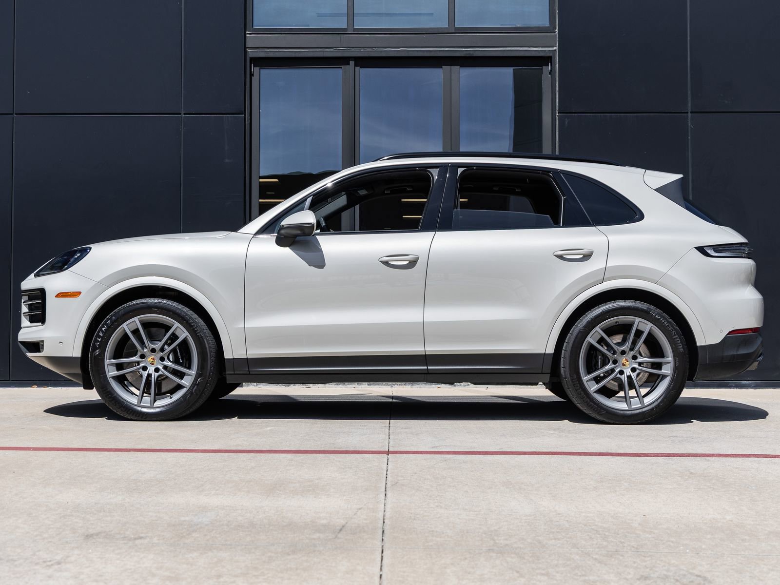 Certified 2024 Porsche Cayenne S image 3