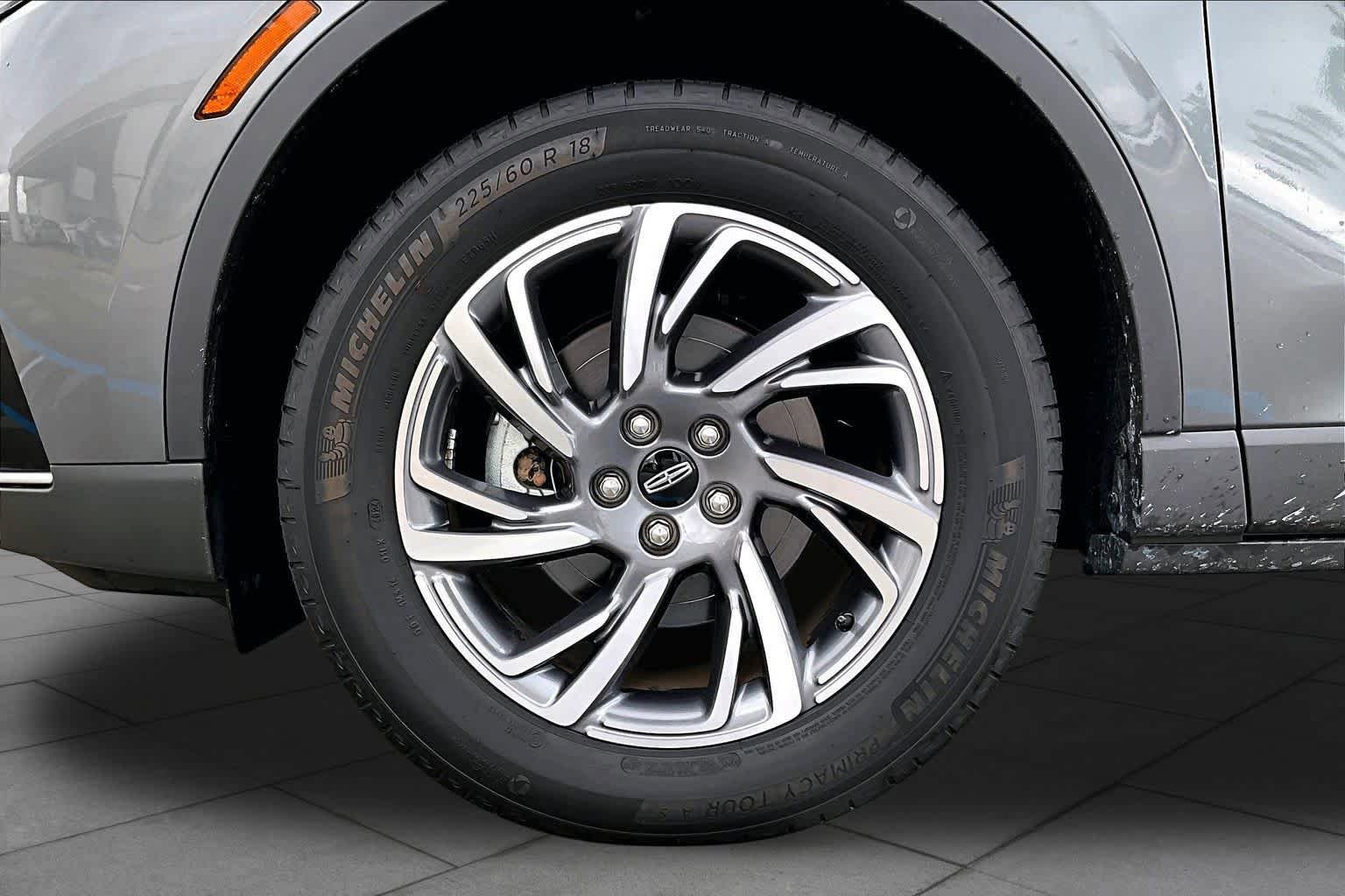 Used 2025 Lincoln Corsair FWD image 10