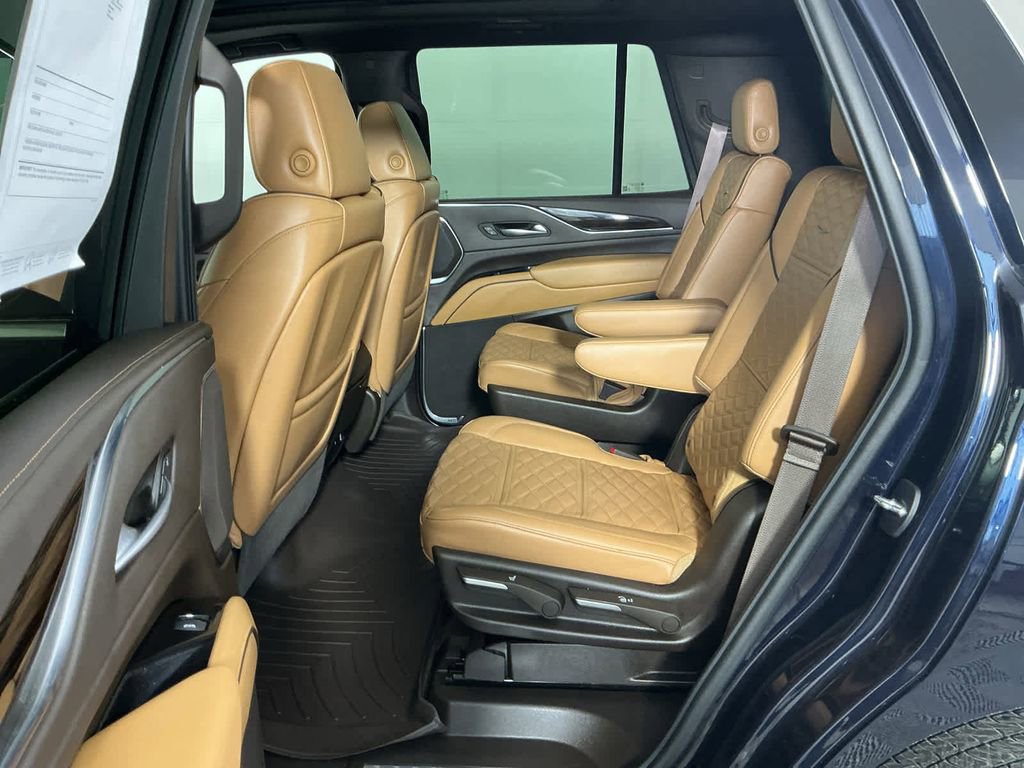 Used 2022 Cadillac Escalade Premium Luxury image 29