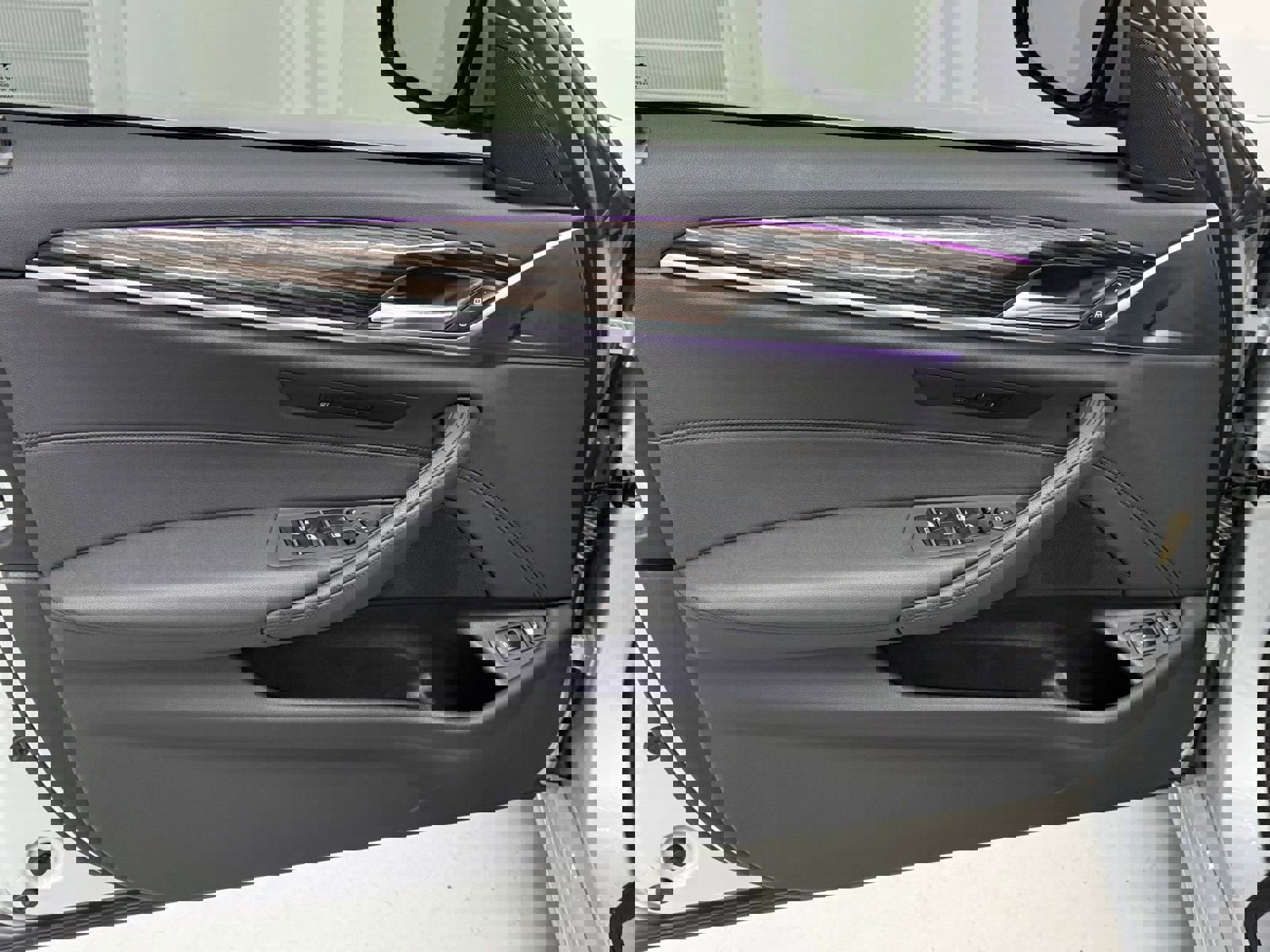 Used 2019 BMW 530e iPerformance w/ Convenience Package image 19