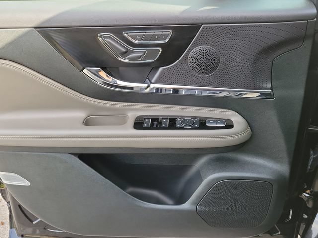 Certified 2025 Lincoln Corsair FWD image 14