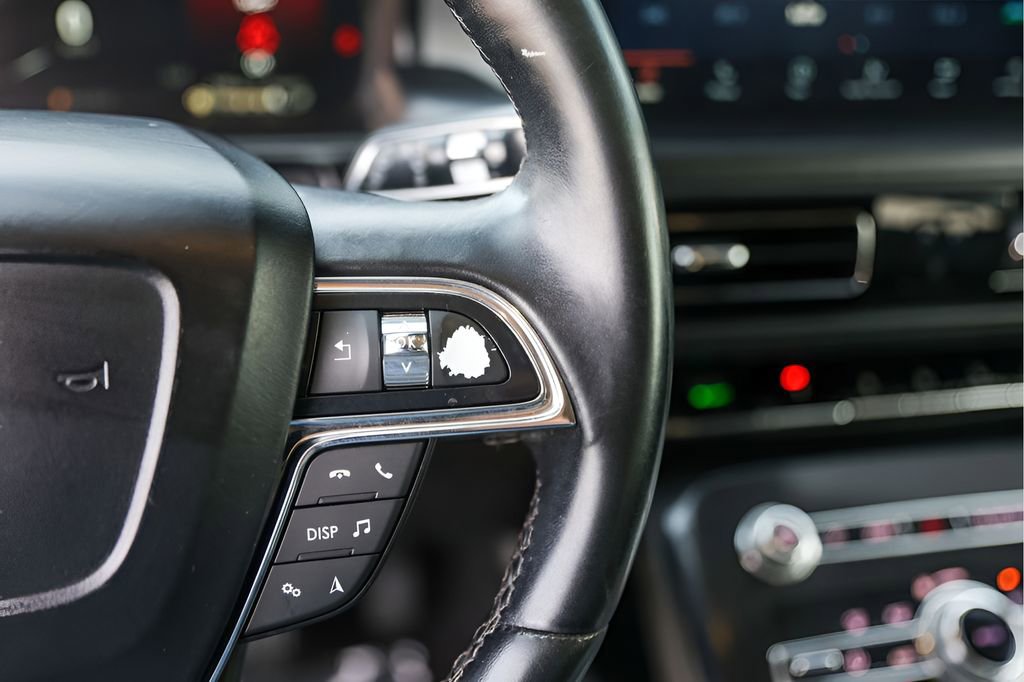 Used 2021 Lincoln Nautilus FWD w/ Equipment Group 101A image 15