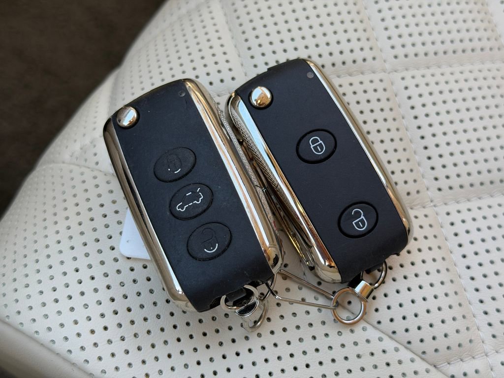 Certified 2018 Bentley Flying Spur V8 AWD/4WD image 38