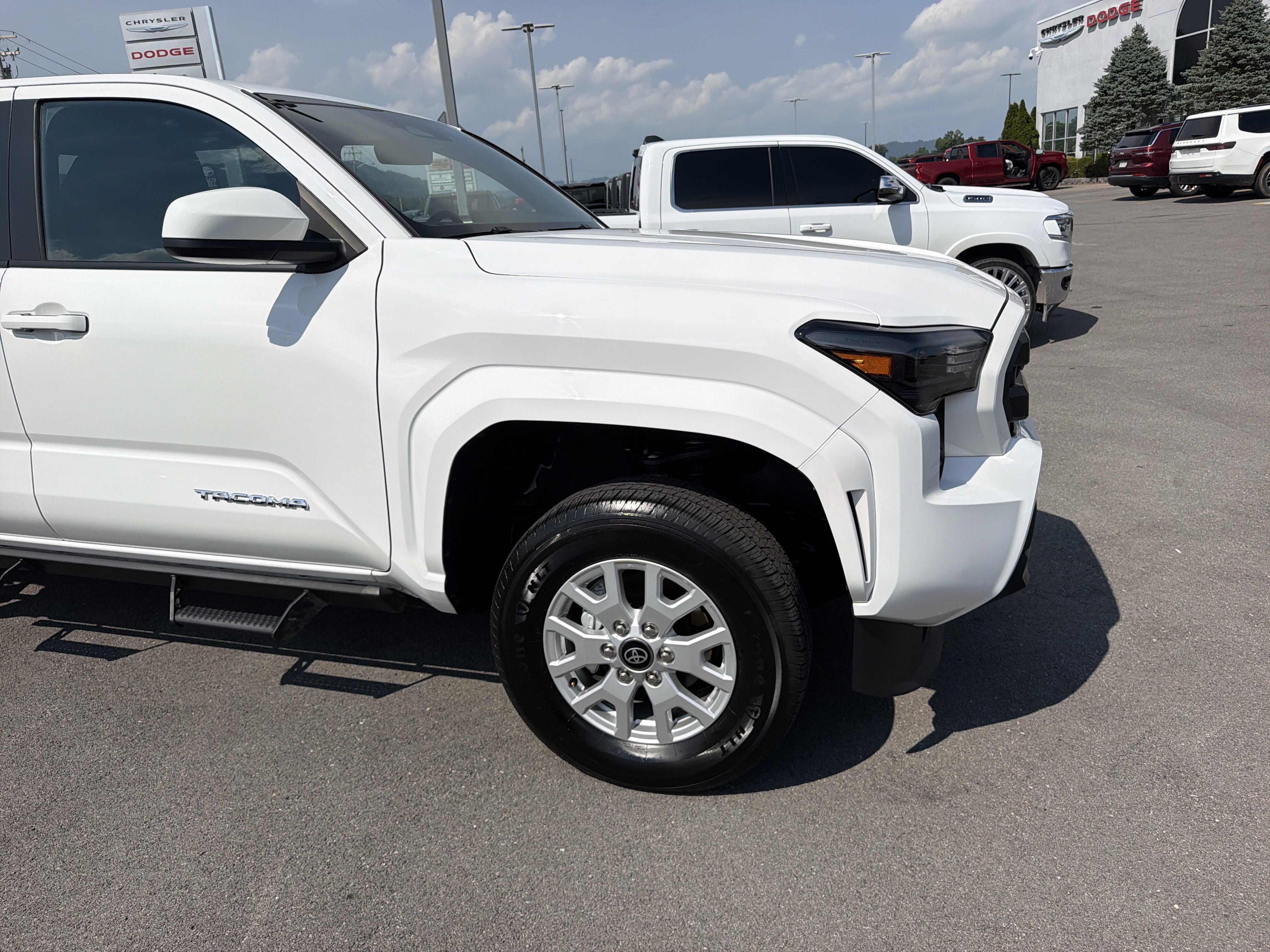 Used 2025 Toyota Tacoma SR5 AWD/4WD image 4