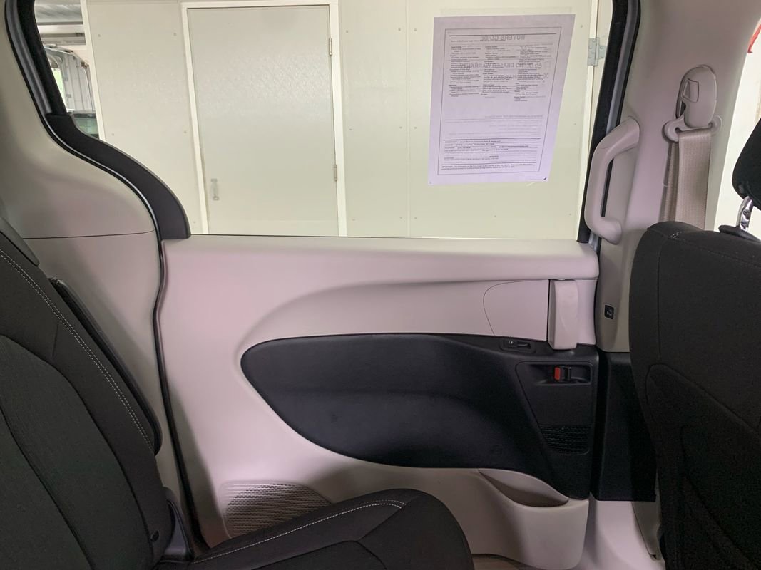 Used 2023 Chrysler Voyager LX image 21