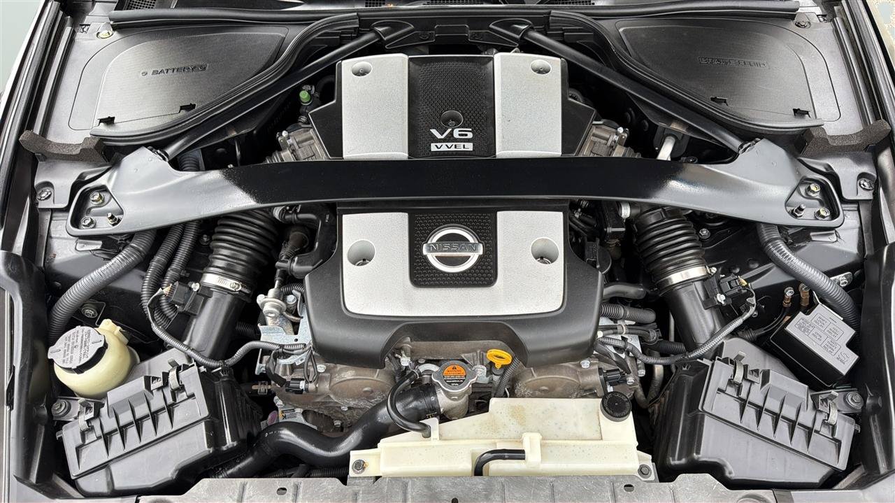 Used 2010 Nissan 370Z Touring w/ Sport Pkg RWD image 33
