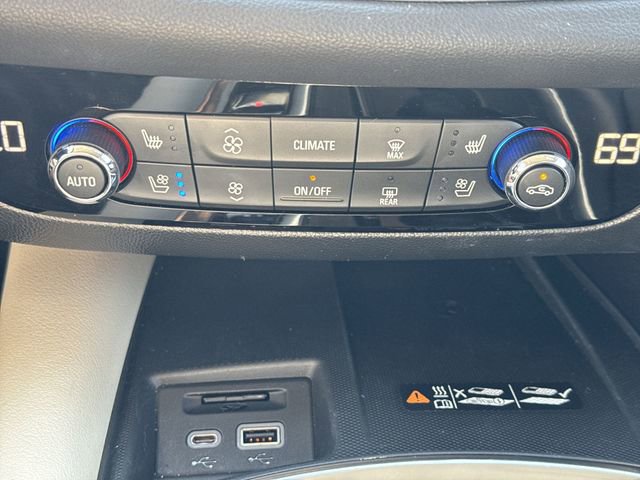 Used 2022 Buick Enclave Avenir w/ Avenir Technology Package AWD/4WD image 26