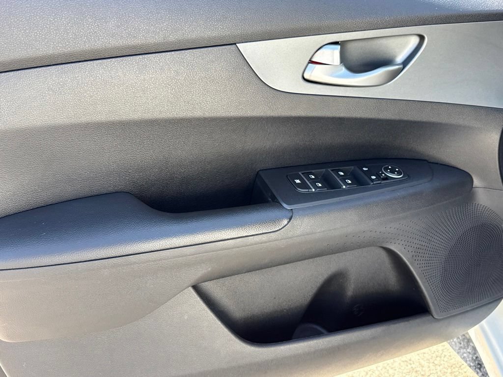 Used 2021 Kia Forte LXS FWD image 17