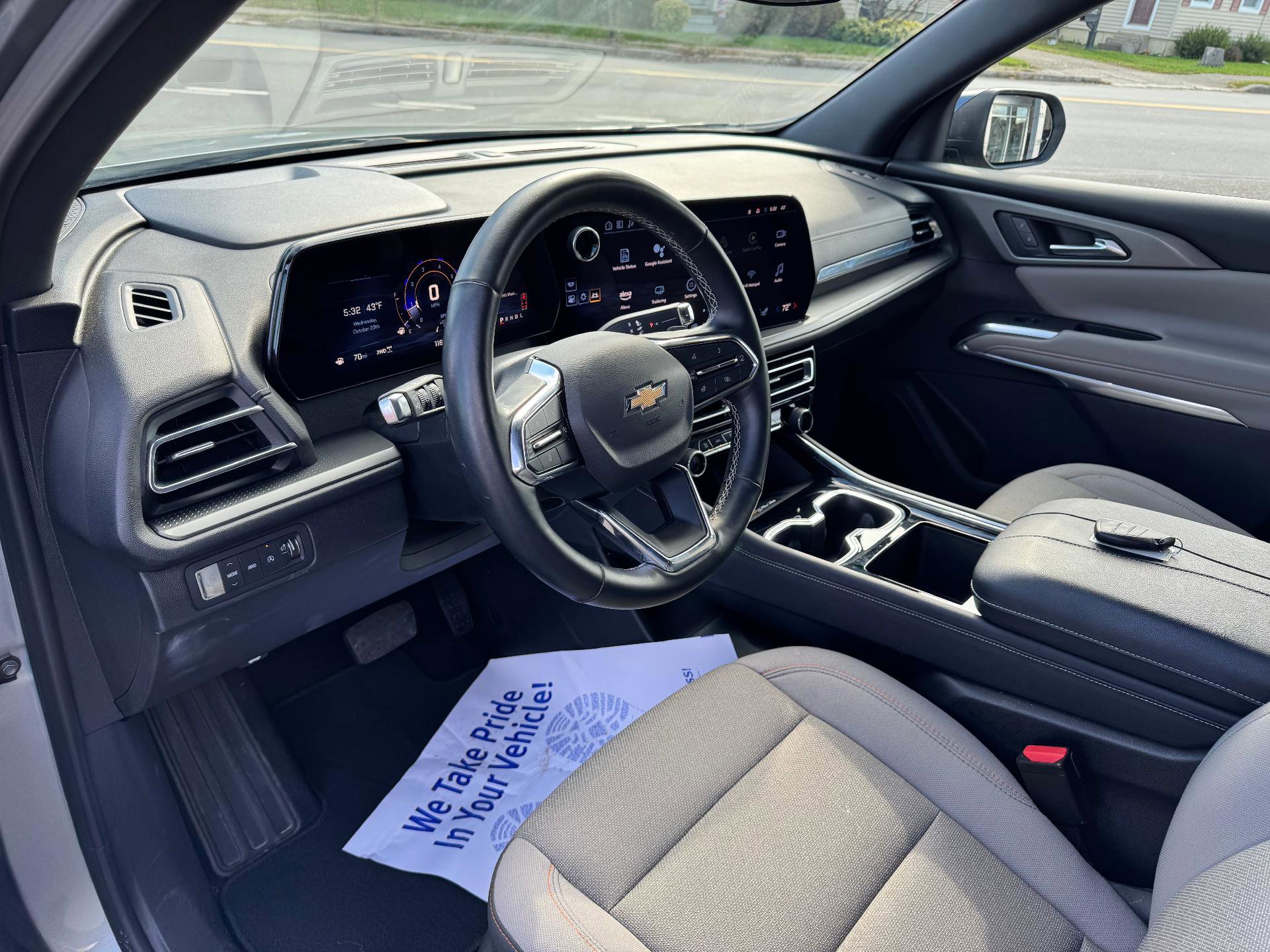 Used 2025 Chevrolet Traverse LT image 22