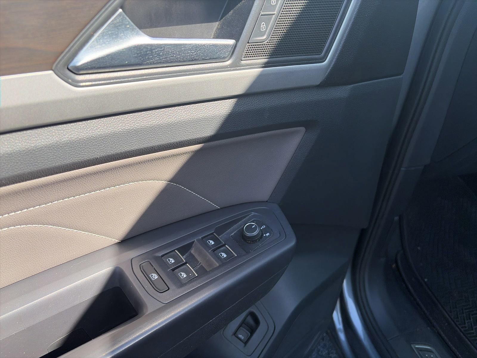 Used 2021 Volkswagen Atlas SE w/ Panoramic Sunroof Package FWD image 13