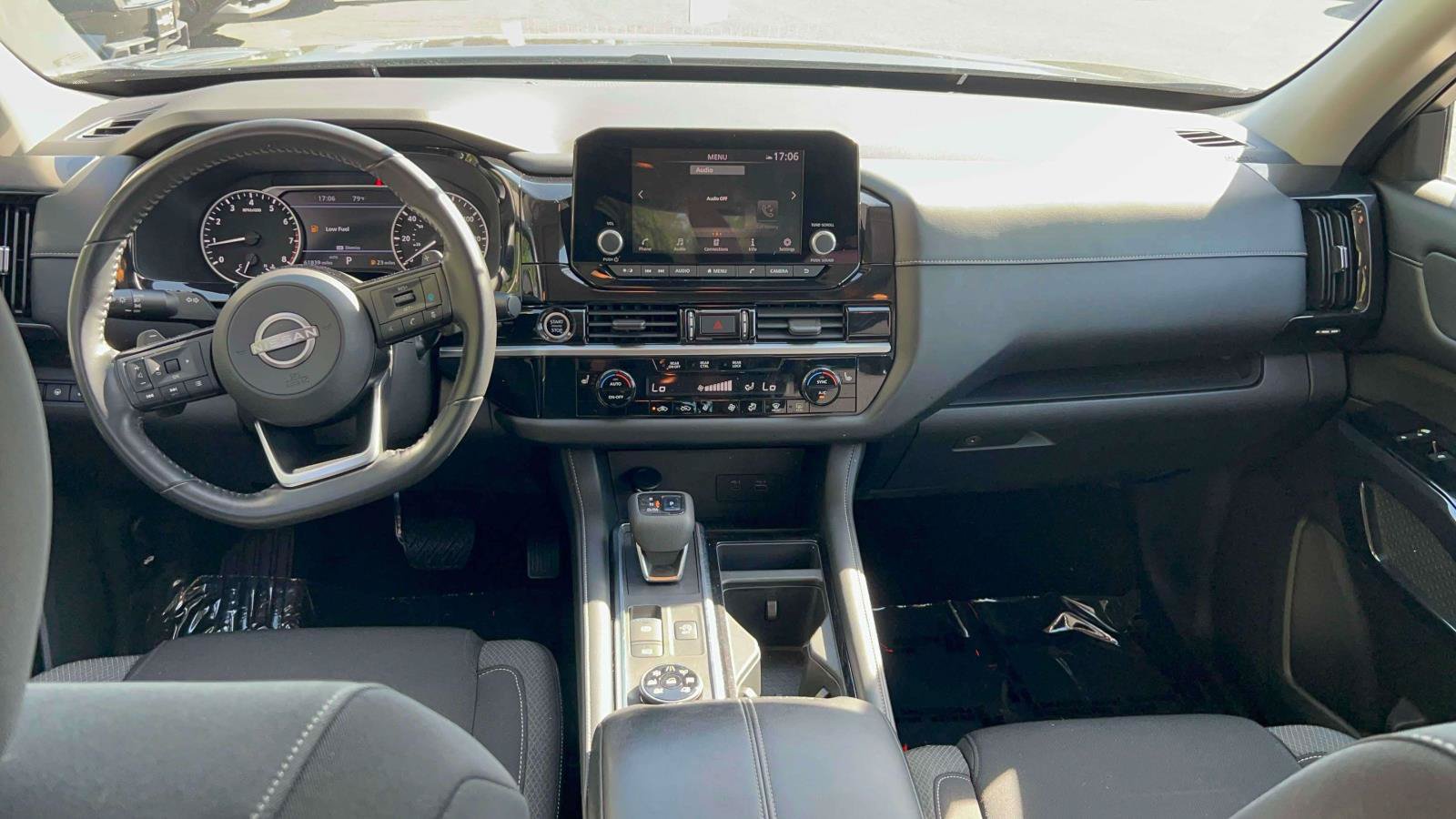 Used 2022 Nissan Pathfinder SV w/ SV Premium Package AWD/4WD image 26