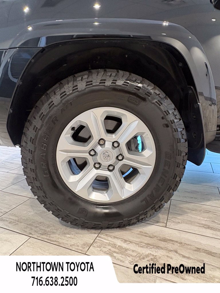 Used 2023 Toyota 4Runner SR5 Premium w/ Moonroof Package AWD/4WD image 10