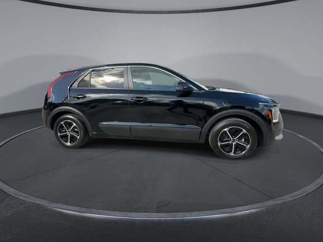 Used 2025 Kia Niro LX image 9