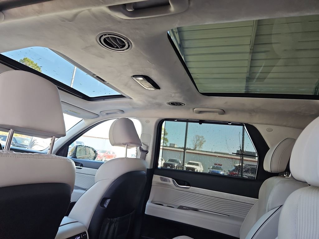 Used 2024 Hyundai Palisade Calligraphy image 24