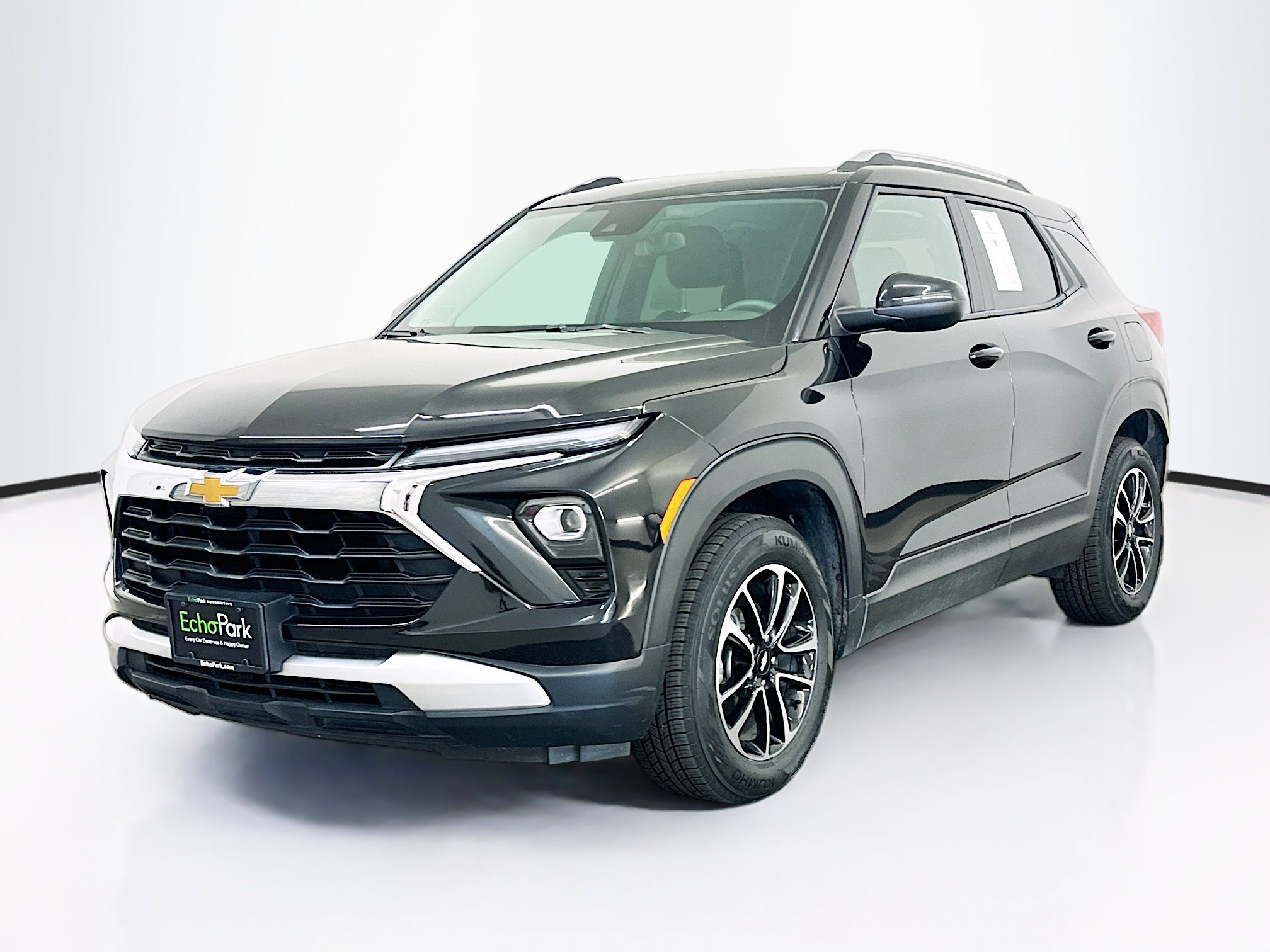 Used 2025 Chevrolet TrailBlazer LT AWD/4WD image 3