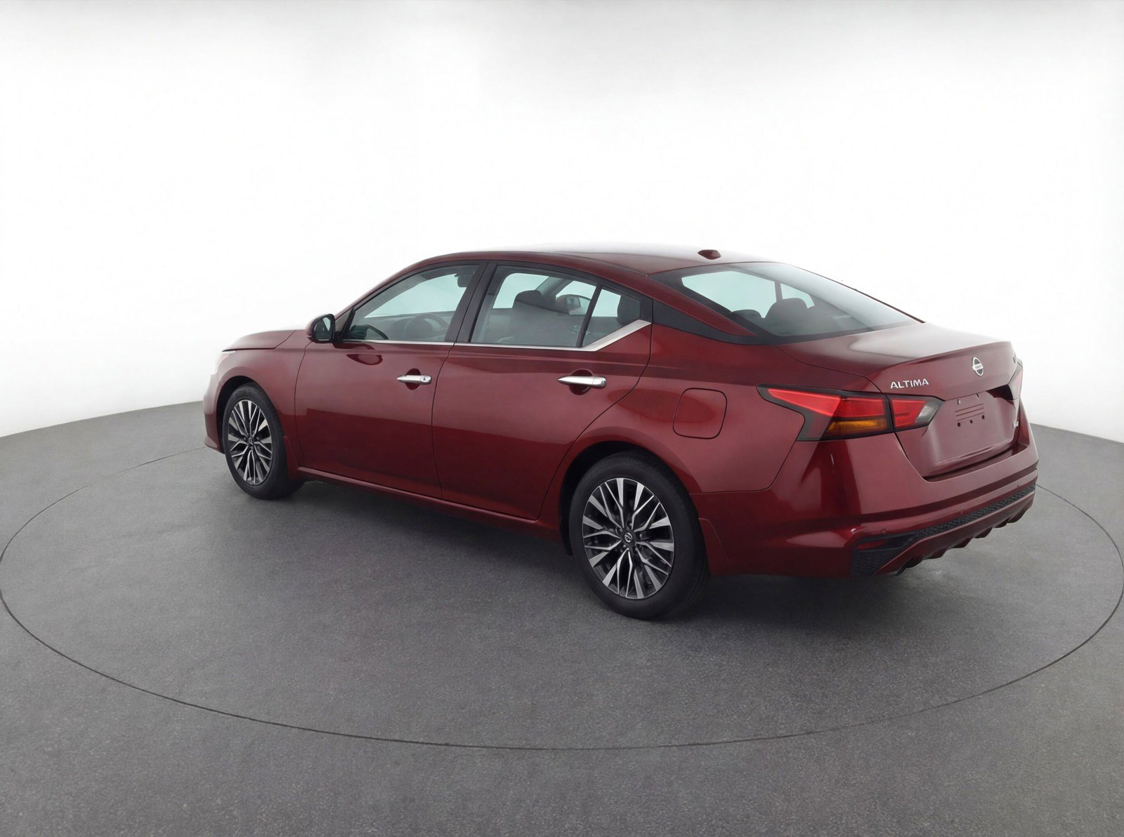 Used 2024 Nissan Altima 2.5 SV FWD image 5