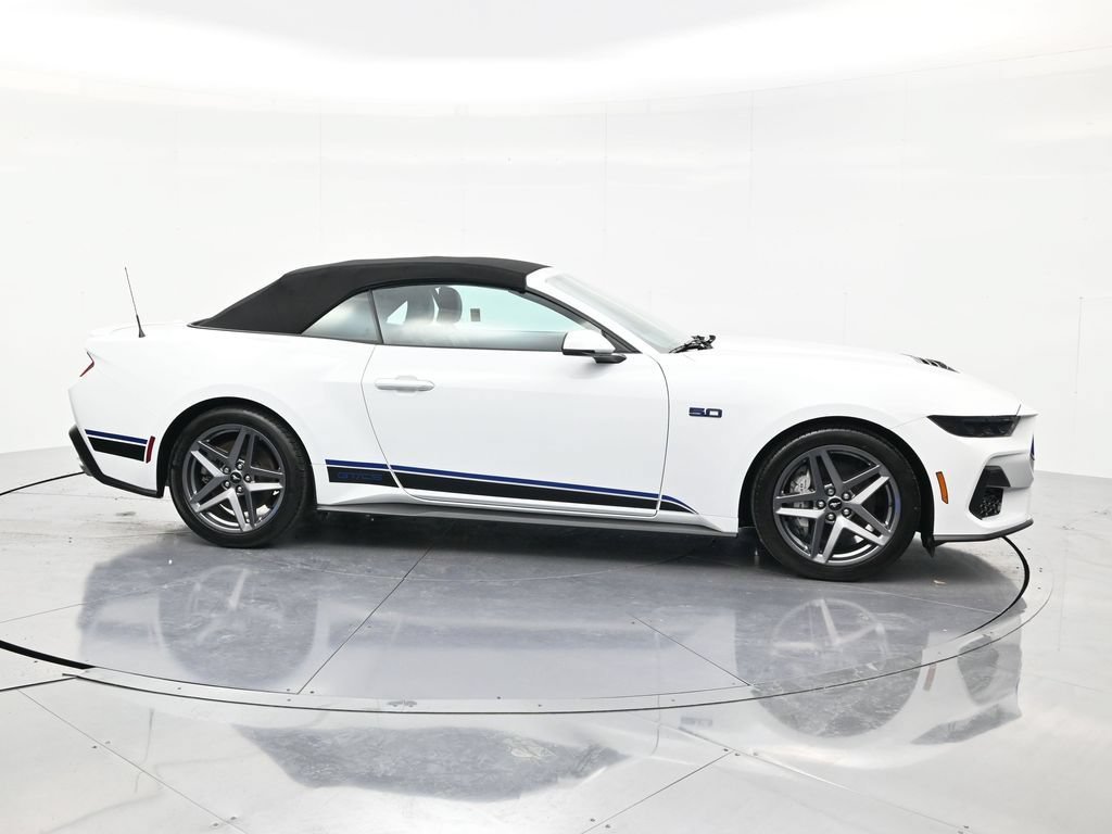Used 2025 Ford Mustang GT Premium RWD image 4