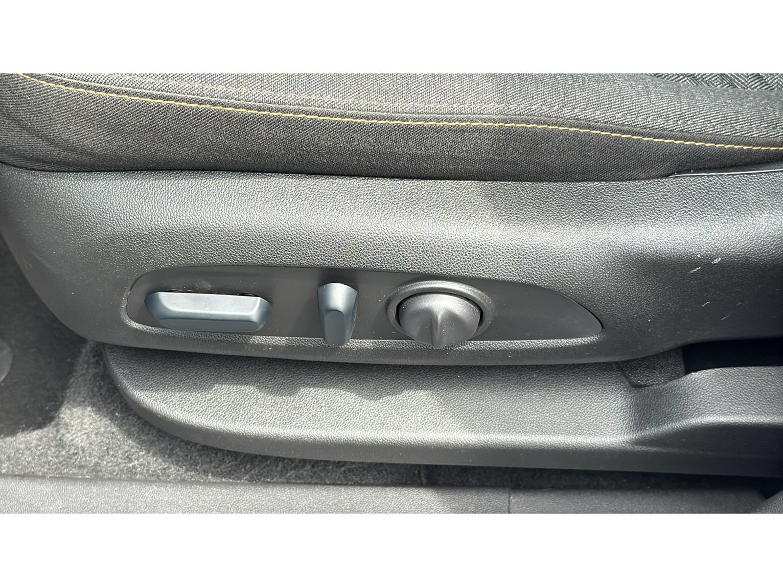 Used 2024 Chevrolet Equinox LT FWD image 31