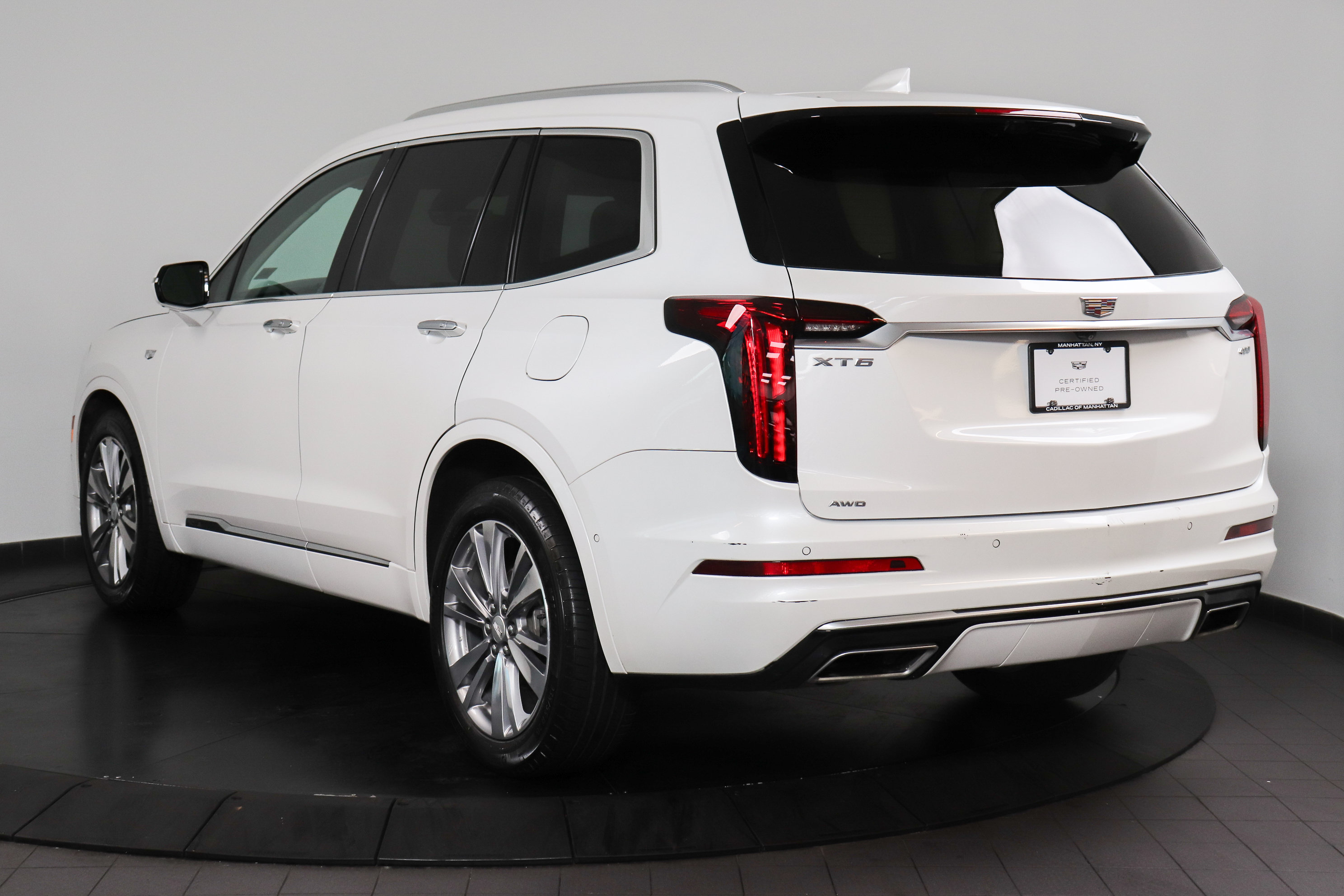 Used 2024 Cadillac XT6 Premium Luxury w/ Technology Package AWD/4WD image 4