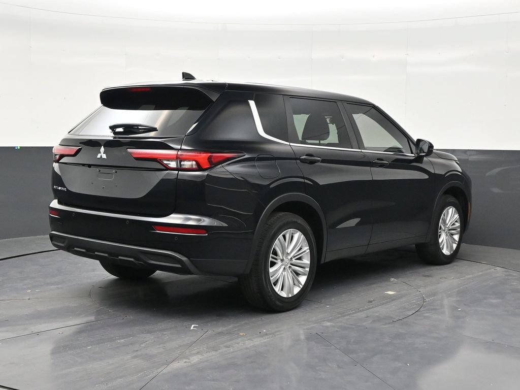 Used 2024 Mitsubishi Outlander ES FWD image 5