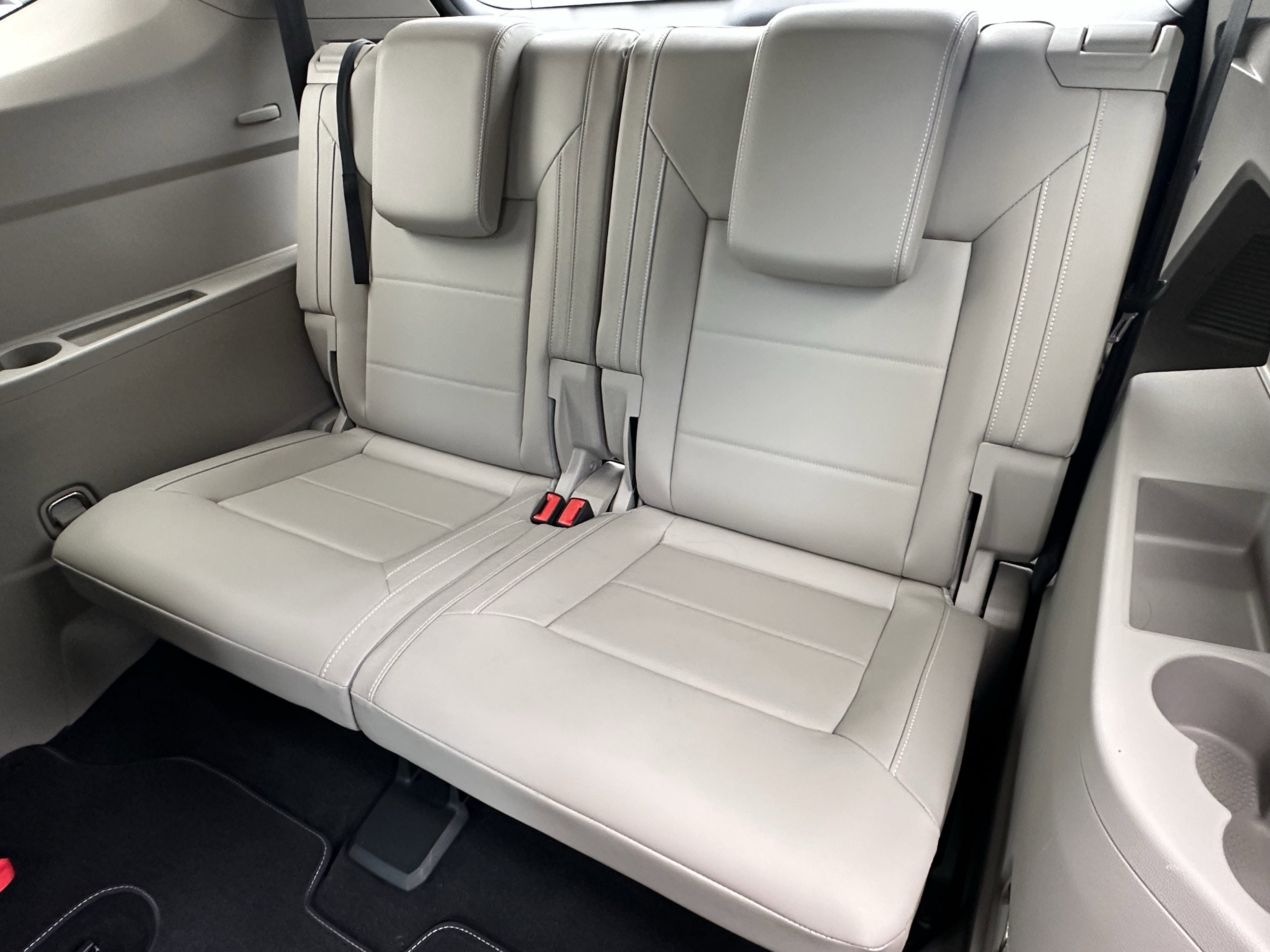 Used 2022 Volkswagen Atlas SE w/ Black Wheel Package image 38