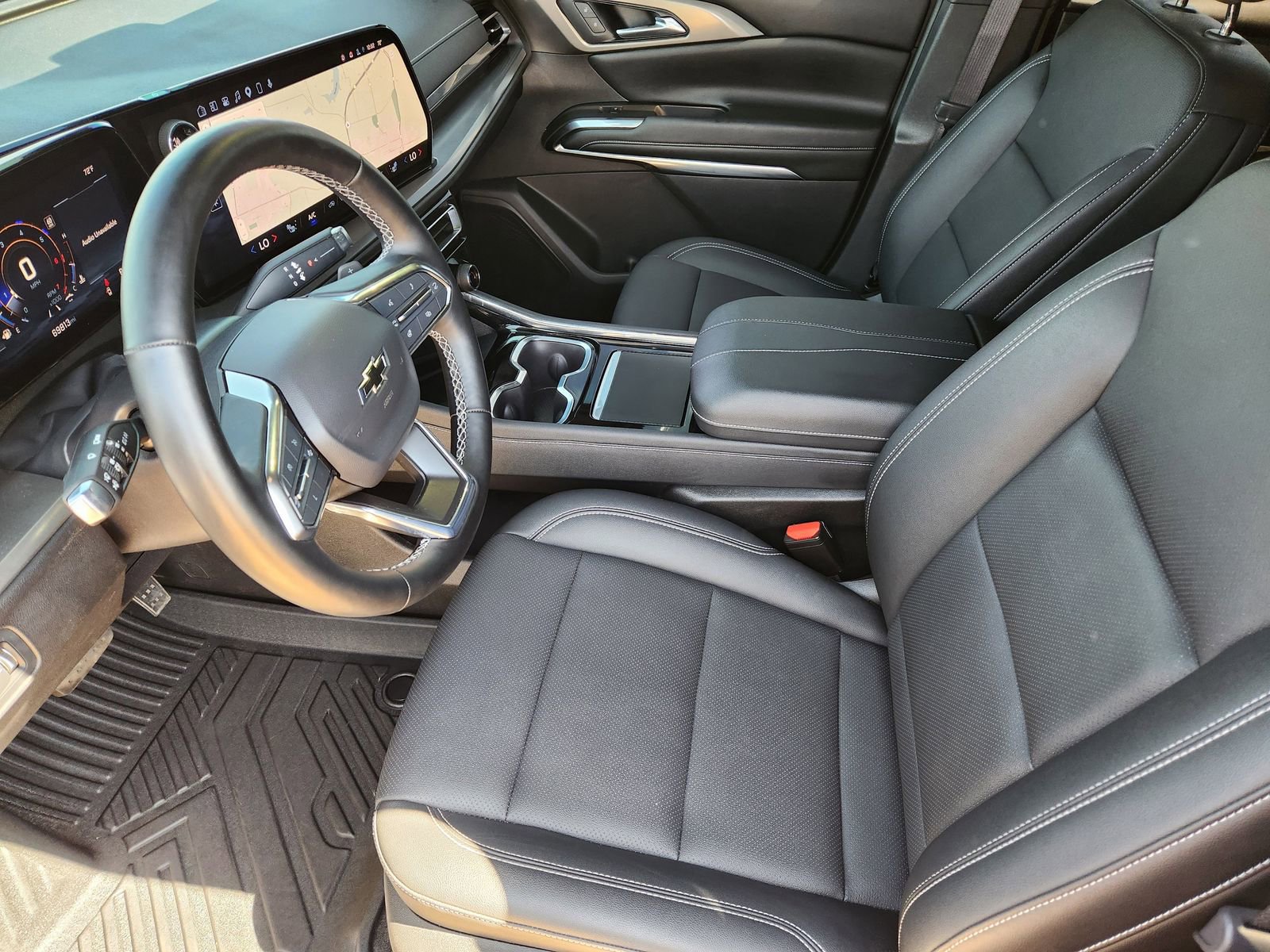 Used 2024 Chevrolet Traverse LT w/ Midnight/Sport Edition image 17