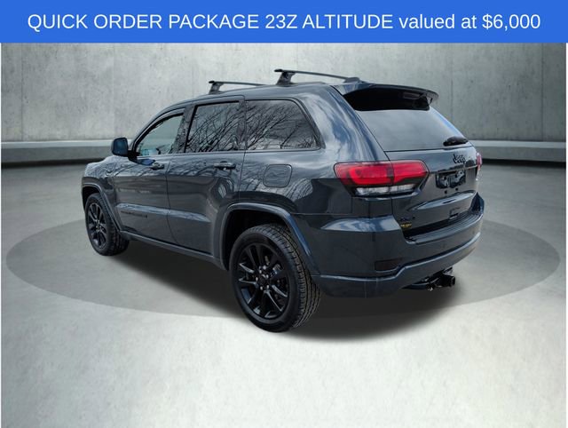 Used 2017 Jeep Grand Cherokee Altitude AWD/4WD image 3