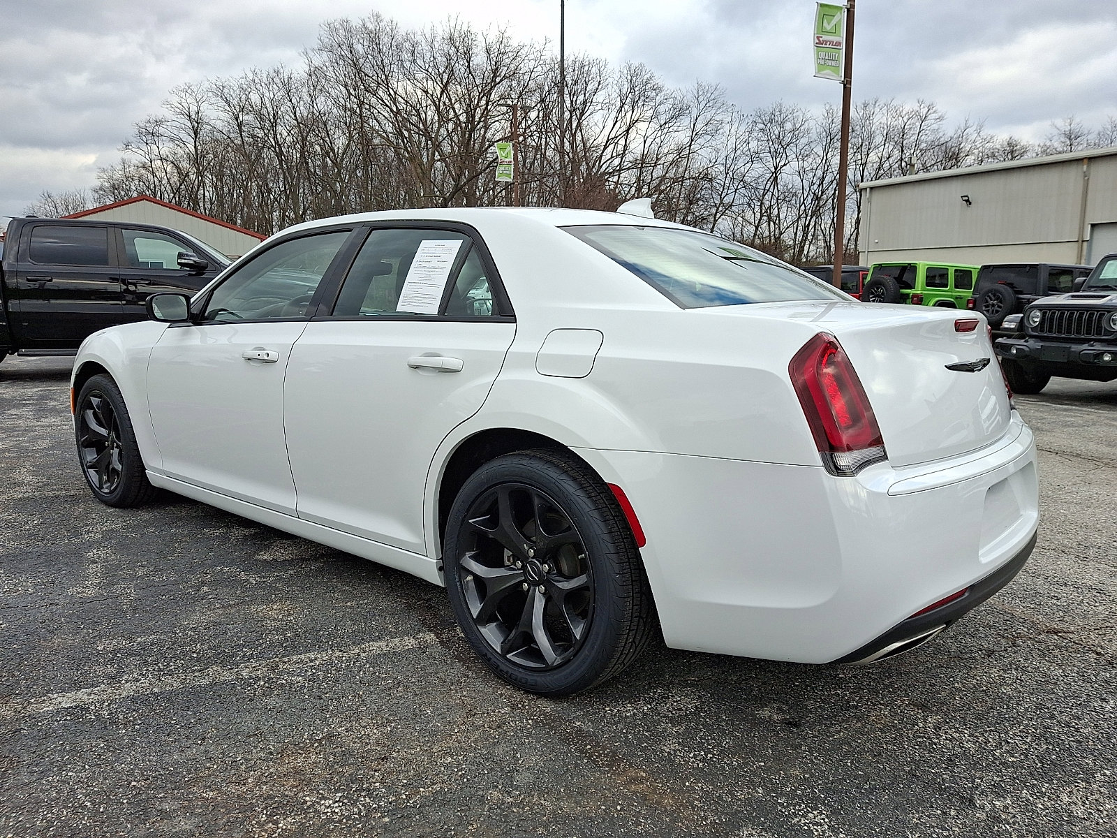 Used 2023 Chrysler 300 Touring w/ Sport Appearance Package image 6