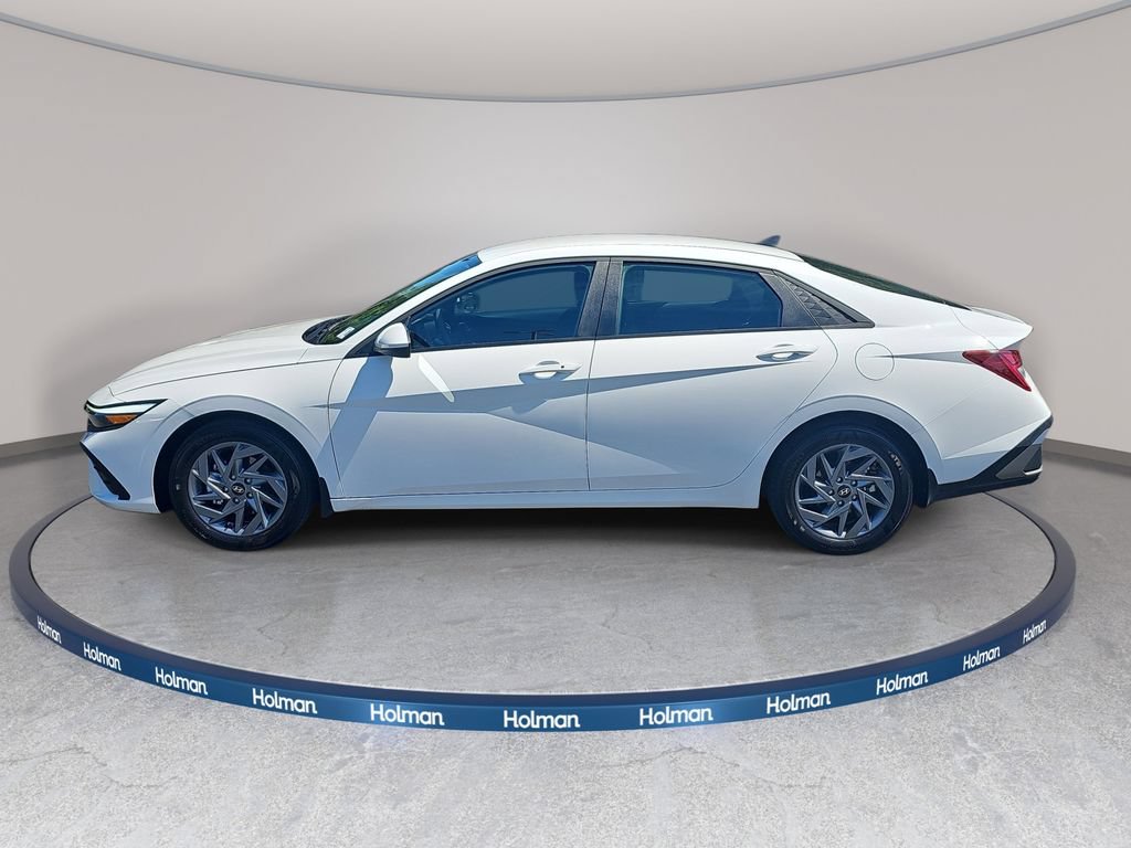 Used 2025 Hyundai Elantra Hybrid FWD image 9
