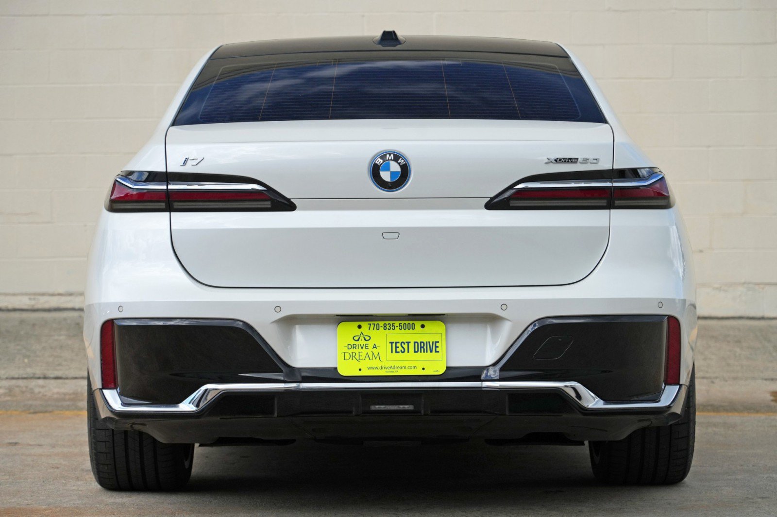 Used 2023 BMW i7 xDrive60 w/ Executive Package 2 AWD/4WD image 11